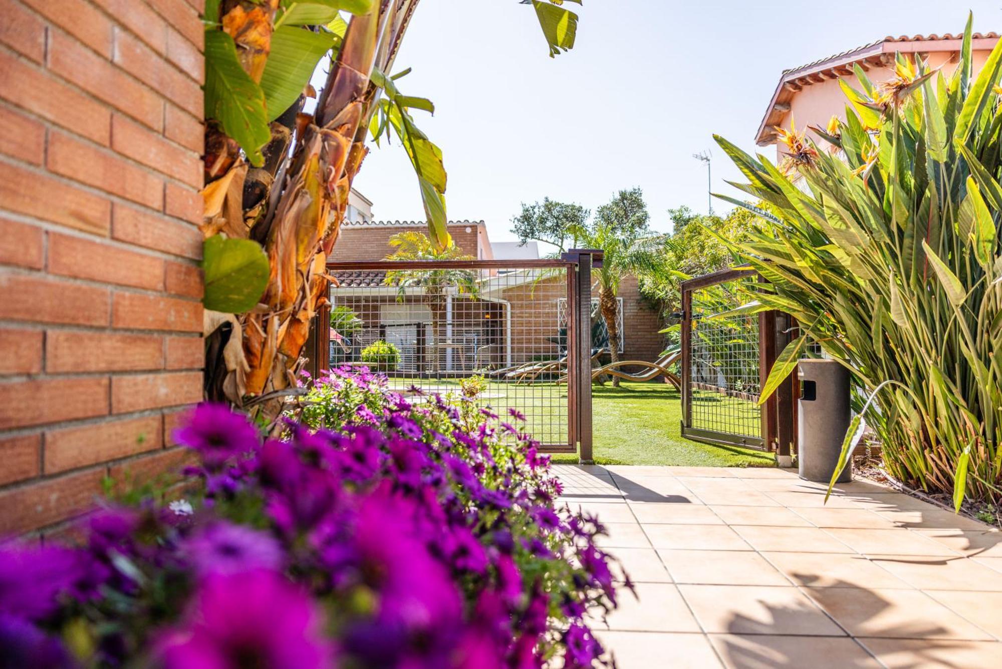 Rambla De Marisol Apartments Castelldefels Bagian luar foto